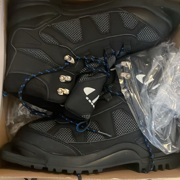 New/unused women’s XC ski boots size 8 - Picture 2 of 3